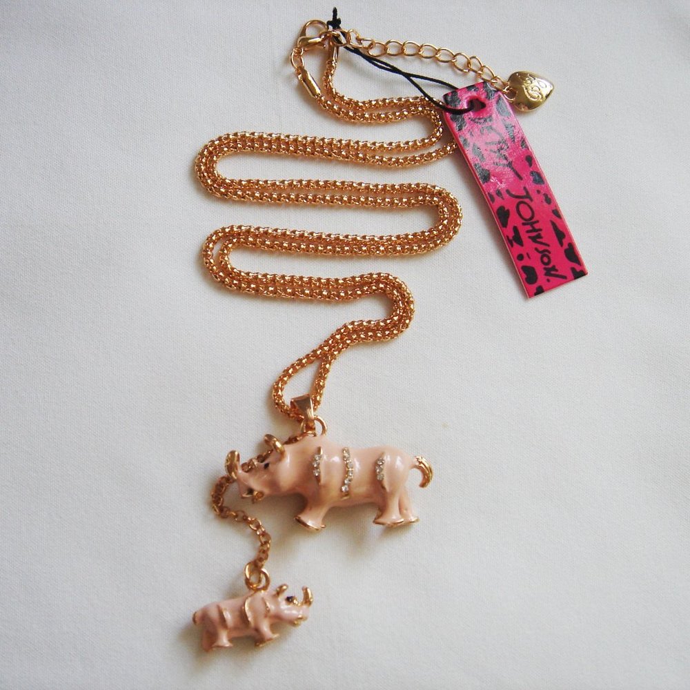 BETSEY JOHNSON NECKLACE RHINOCEROS  PENDANTS